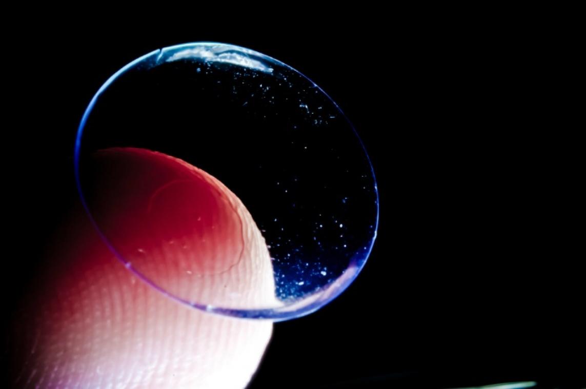 Vrouw loopt 28 jaar rond met kapotte contactlens in haar oog