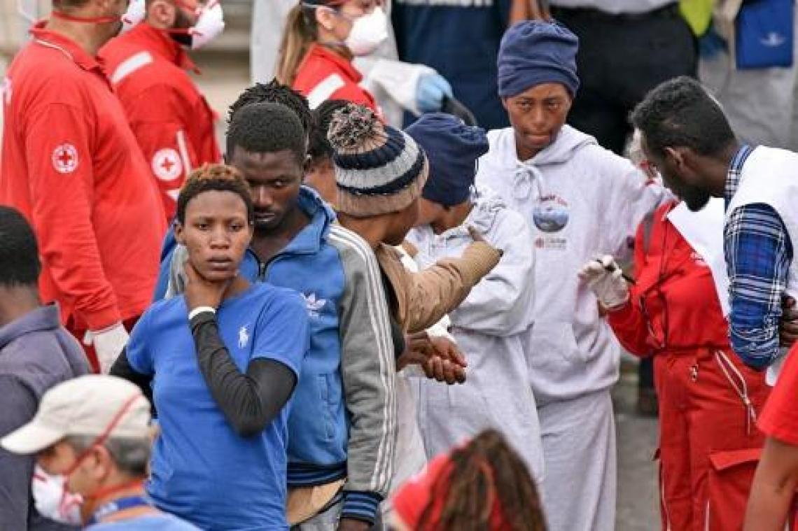 Salvini dreigt migranten terug te brengen naar Libië