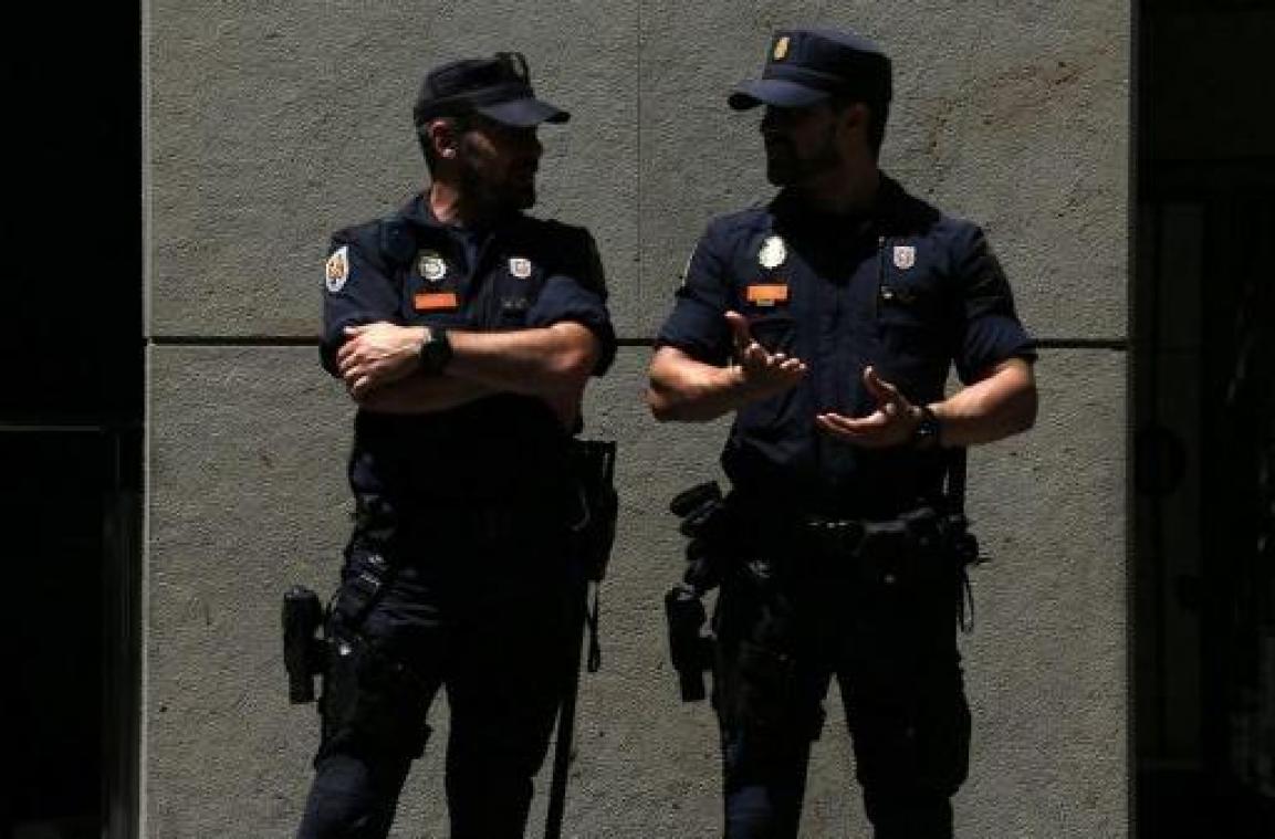 Man die politieagenten wilde aanvallen met mes neergeschoten in Barcelona