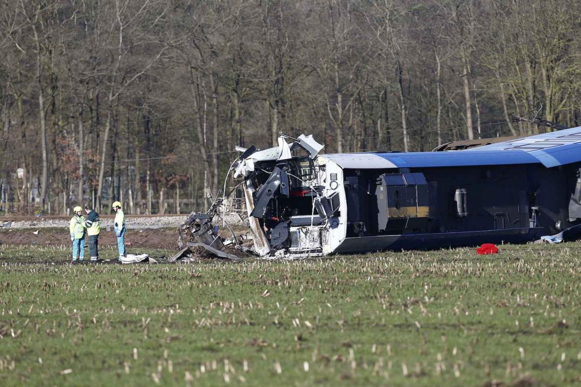 Minstens één dode bij ontspoorde trein in Nederland