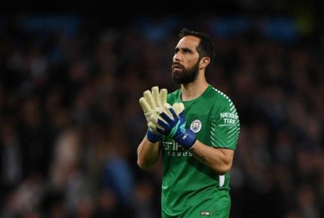 Manchester City ziet ook reservedoelman Bravo voor lange tijd uitvallen