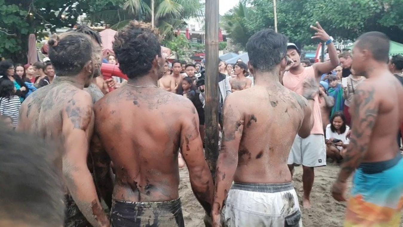VIDEO. Indonesiërs vieren Independence Day met een wedstrijdje paalklimmen