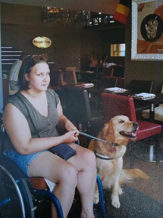 Rolstoelgebruikster dagvaardt Häagen-Dasz omwille van weigering assistentiehond