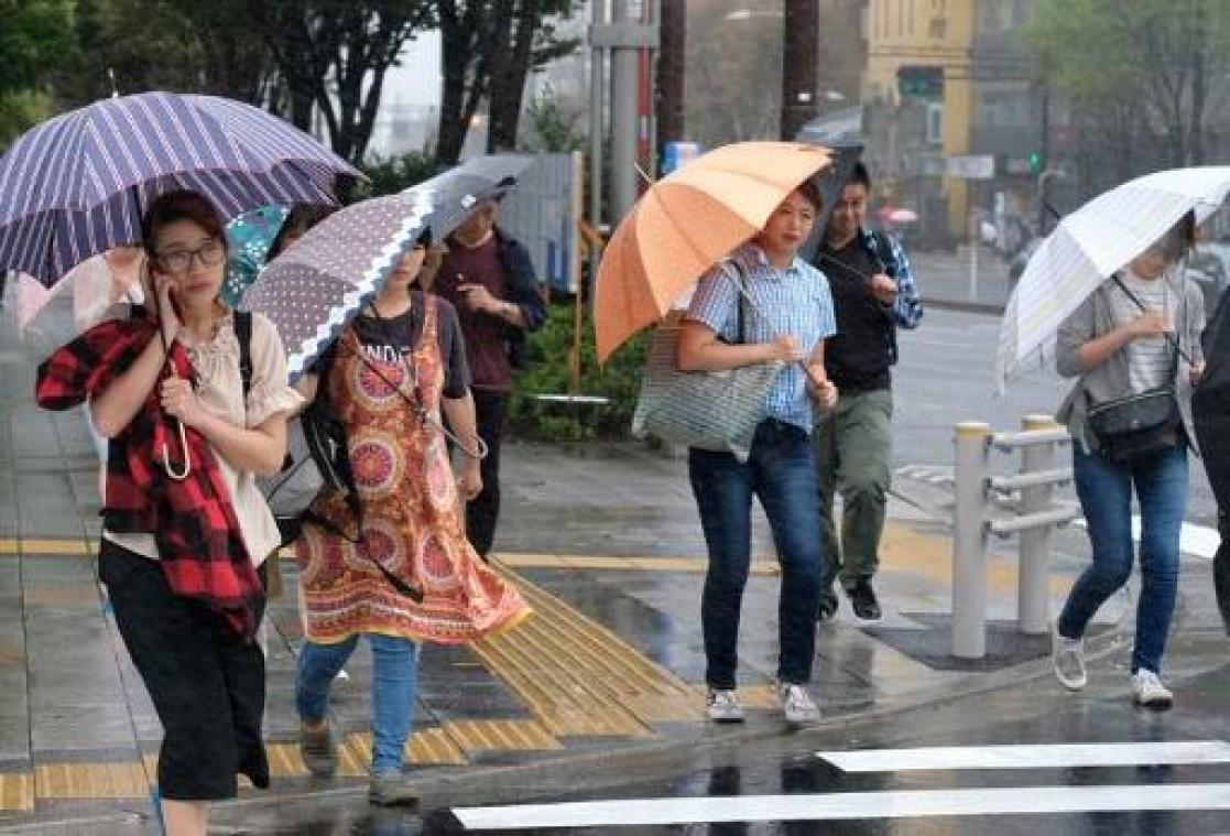 Tyfoon Cimaron treft westen van Japan