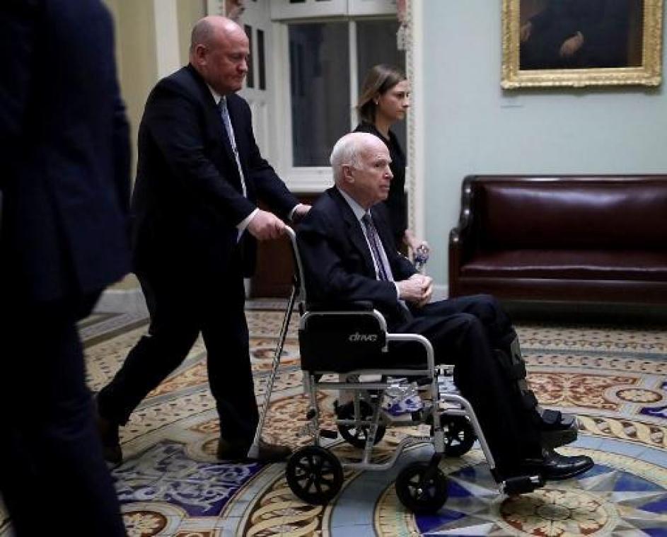 John McCain stopt met behandeling tegen hersenkanker