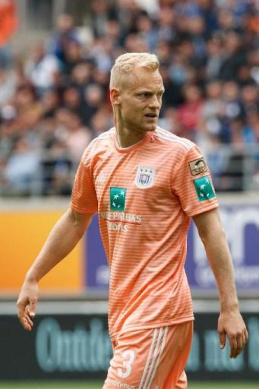 Lokeren haalt Olivier Deschacht binnen