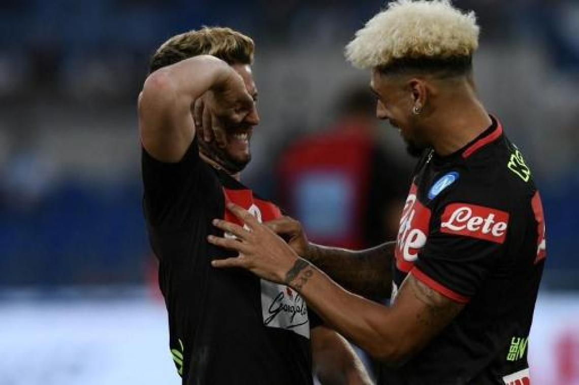 Belgen in het buitenland - Invaller Mertens trapt Napoli naar thuiszege tegen Milan