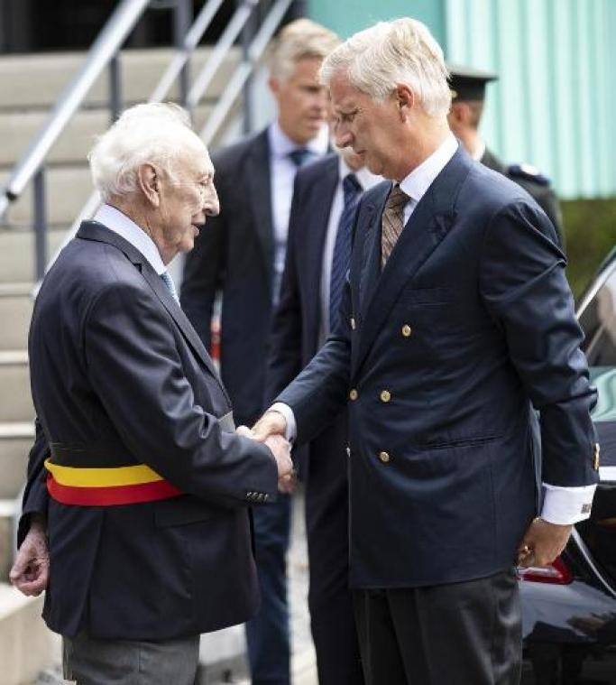 Koning en minister van Binnenlandse Zaken bezoeken politiecommissariaat Spa