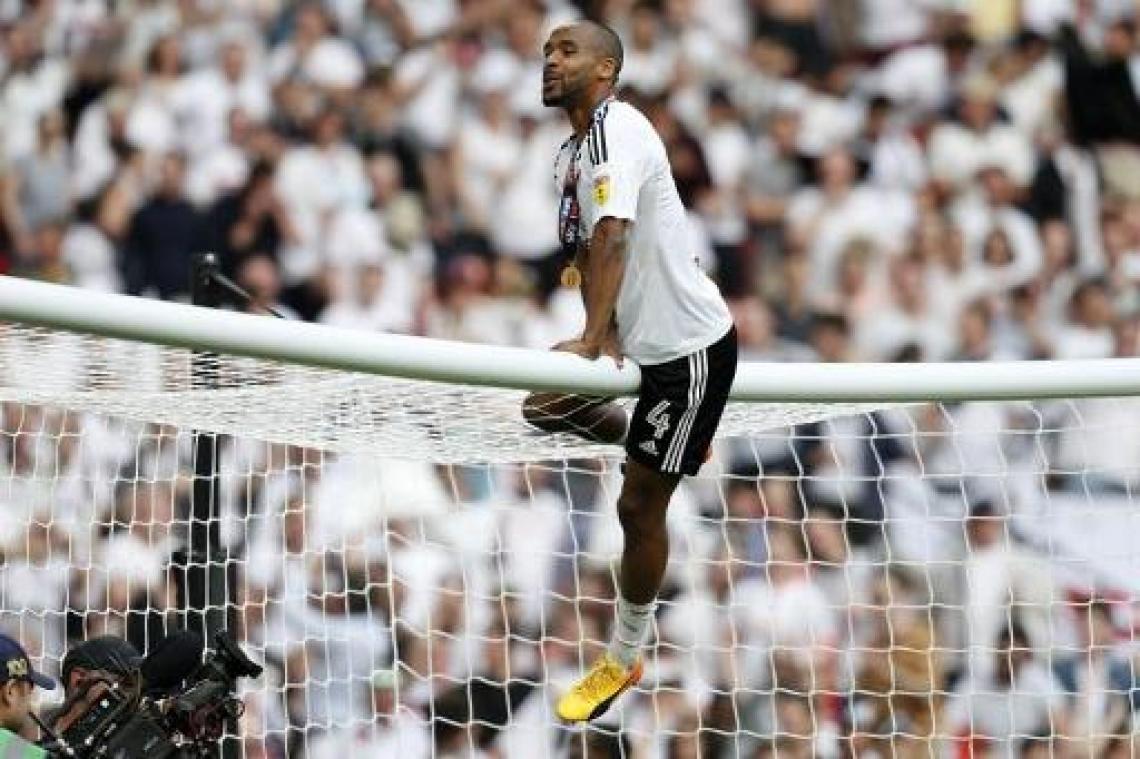 Belgen in het buitenland - Eden Hazard zet Chelsea vanaf penaltystip op weg naar zege