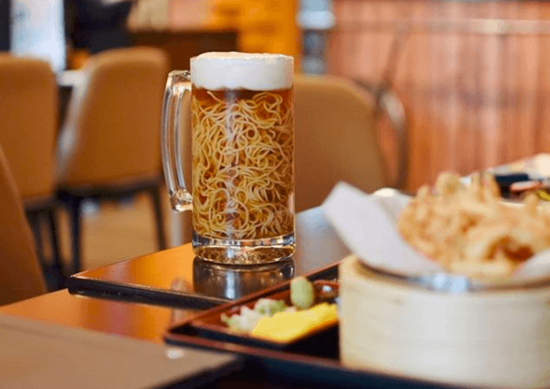 Noedelsoep in bierglas is culinaire voltreffer