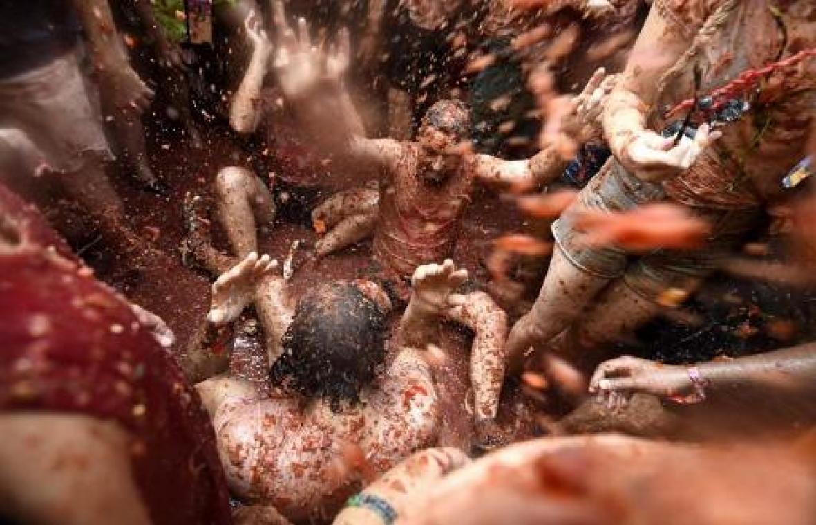 Meer dan 20.000 deelnemers aan "Tomatina" in Spanje