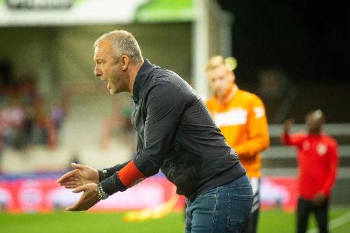Moeskroen zet Frank Defays aan de deur