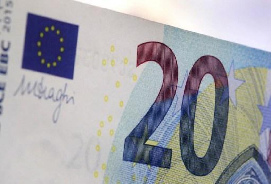 Uitkeringen en pensioenen stijgen met 2 pct in september, lonen openbare sector in oktober