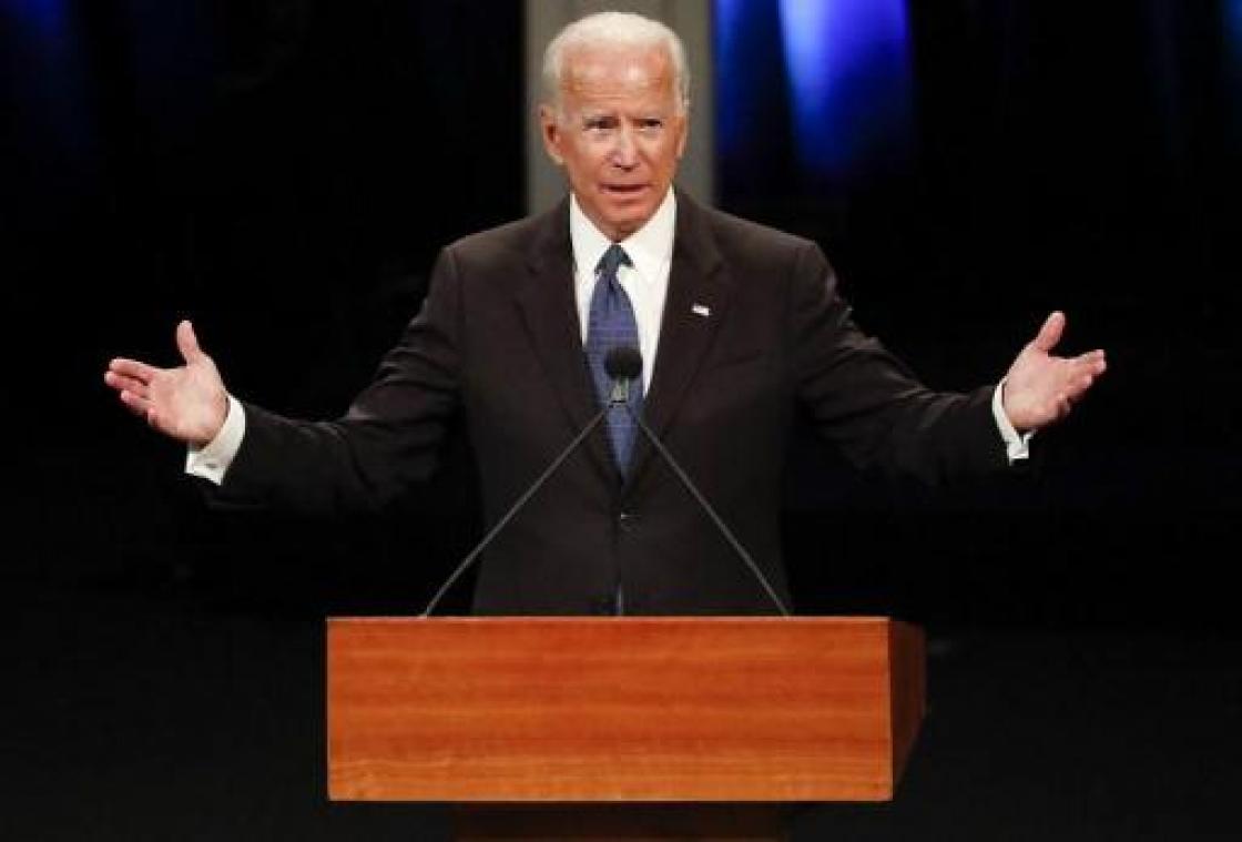 Ex-vicepresident Biden neemt afscheid van "held" McCain
