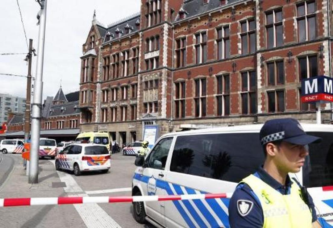 Steekpartij Amsterdam-Centraal - Verdachte steekpartij had terroristisch motief