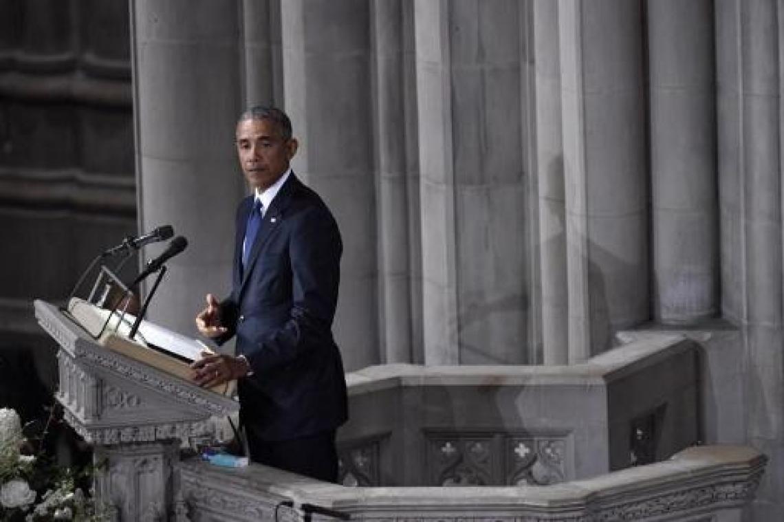 Overlijden McCain - Obama en Bush brengen hulde aan "eerbare" John McCain