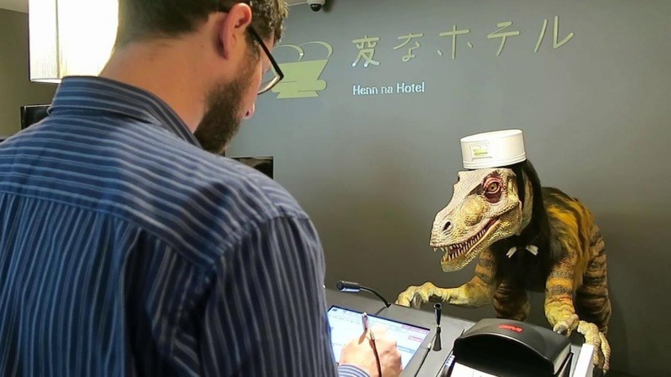 VIDEO. In dit hotel word je bediend door robotdinosaurussen