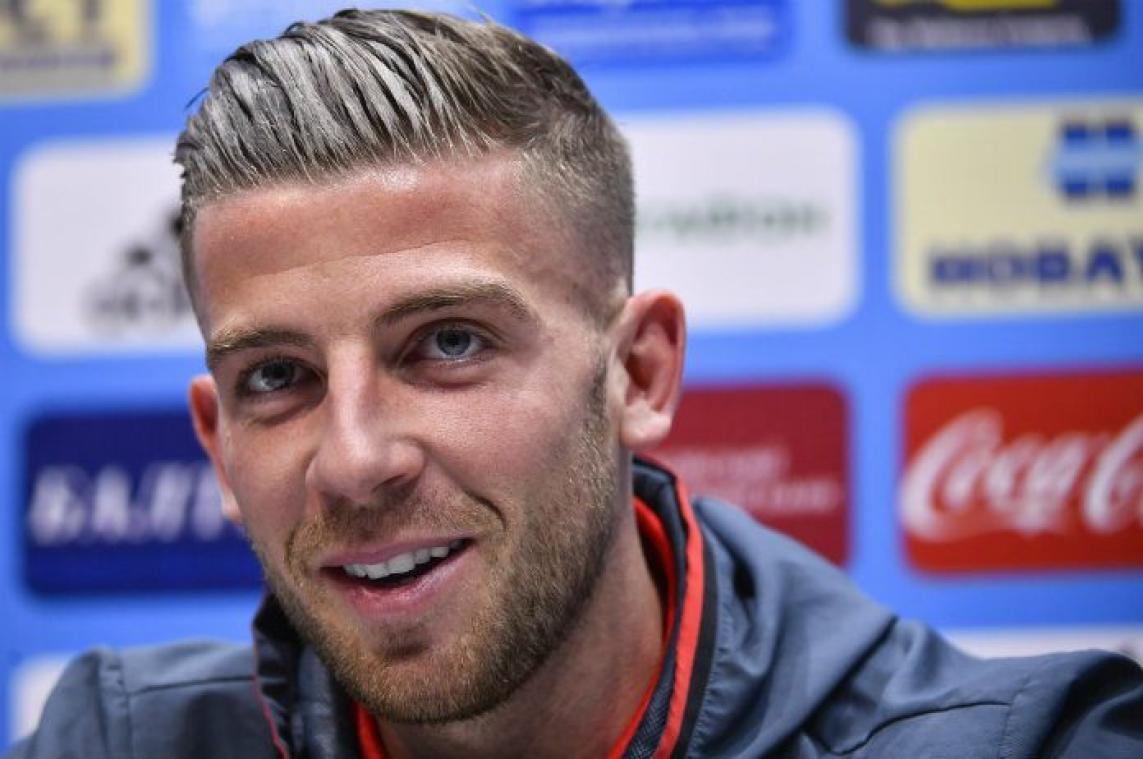 Toby Alderweireld stelt dochtertje Ayla voor