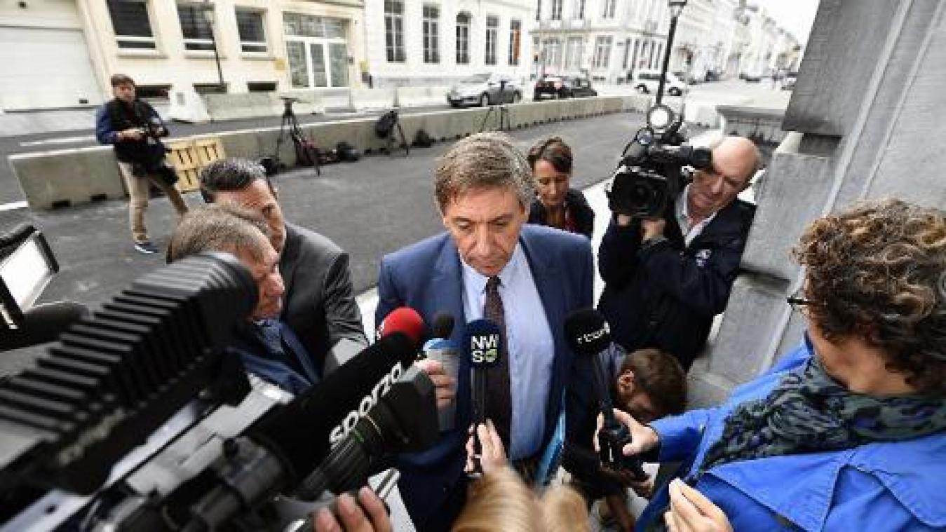Jambon ziet pre-electorale spelletjes in kritiek op aanpak transmigranten