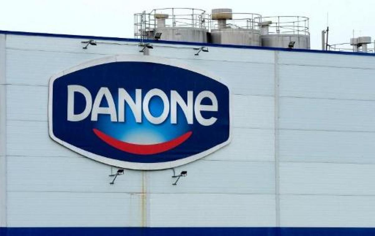 Jonge melkveehouders voeren actie bij Danone tegen beperking melkleveringen