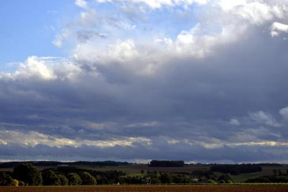 Weerbericht: zwaarbewolkt en lokale buien