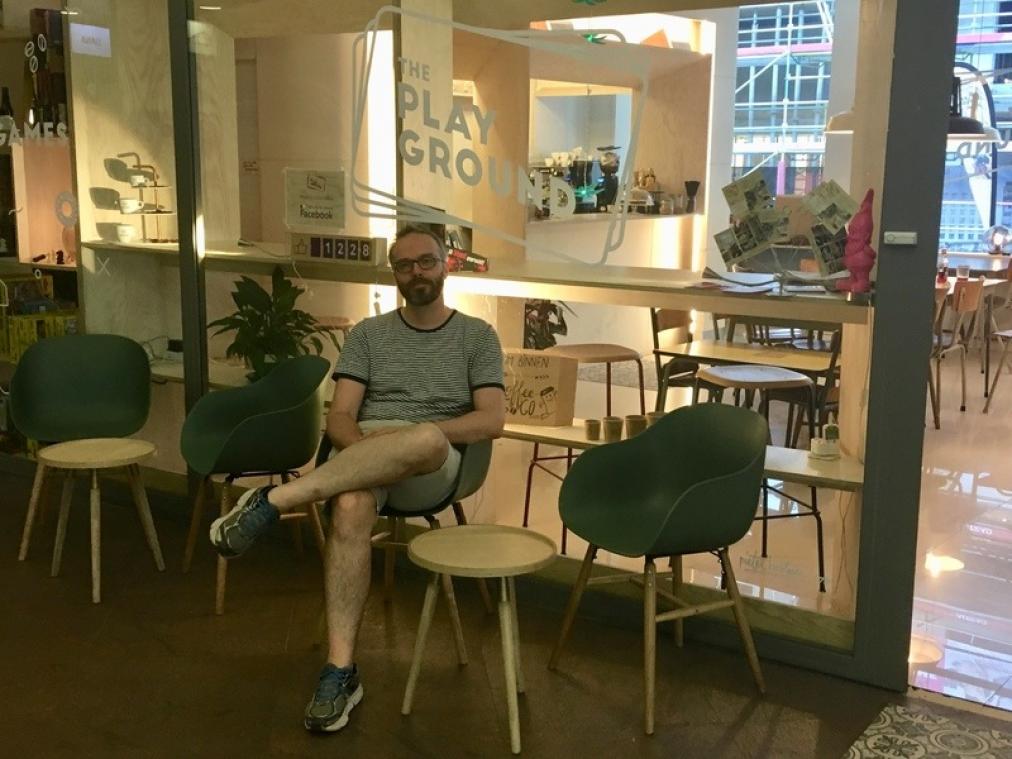 The Playground Café: Ahambra en Zeeslag langs de sporen