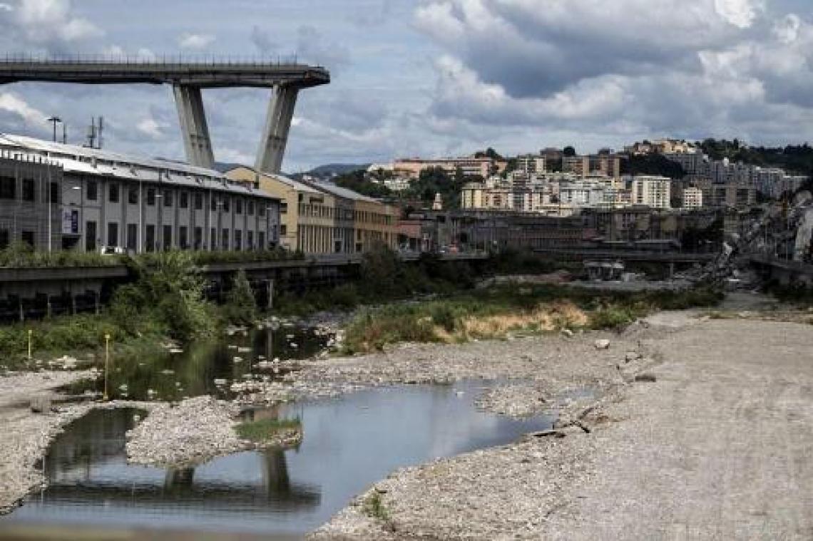 Snelwegbrug ingestort in Genua - Slecht voorteken? Model voor nieuwe brug in Genua valt in stukken