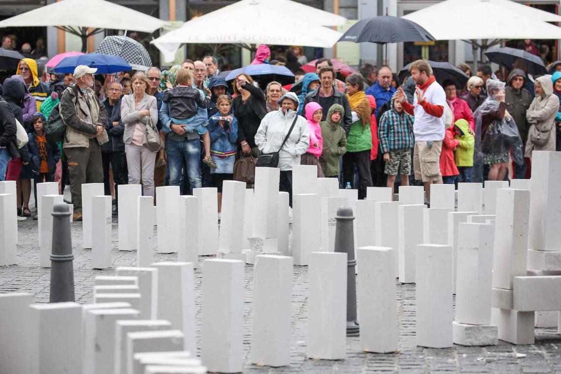 Rotterdam opent cultuurfestival met gigantische domino