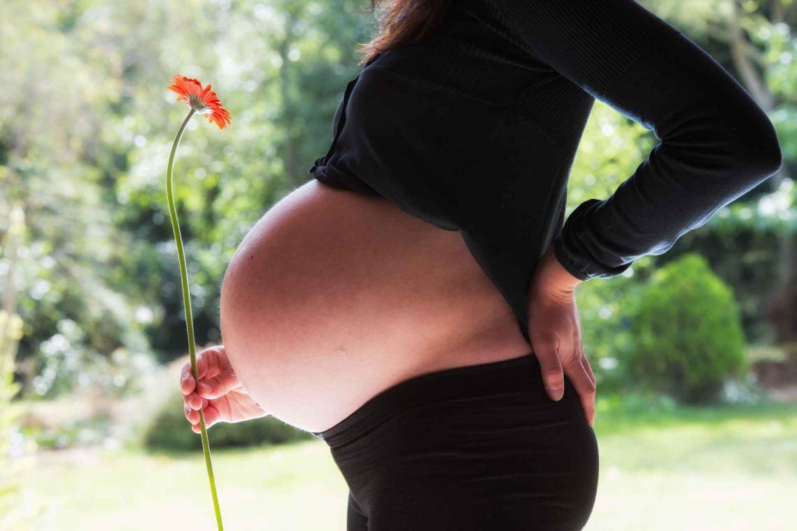 Geboortefotografe roept vrouwen op om te masturberen tijdens bevalling