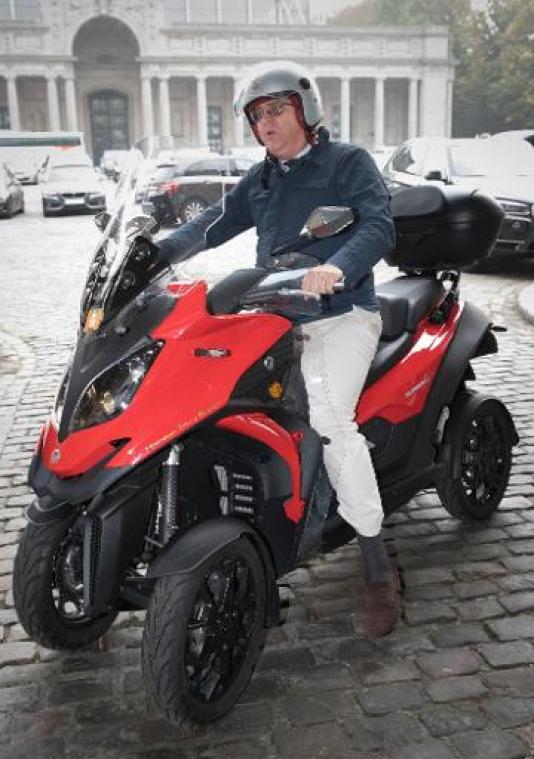 Prins Laurent richt vzw op om Libische miljoenen terug te vorderen