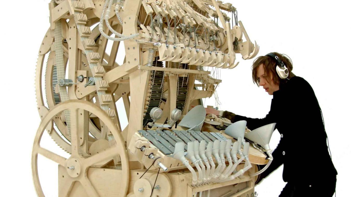 Tweeduizend knikkers maken muziek in een indrukwekkende machine