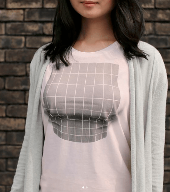 Dit T-shirt doet je borsten groter lijken