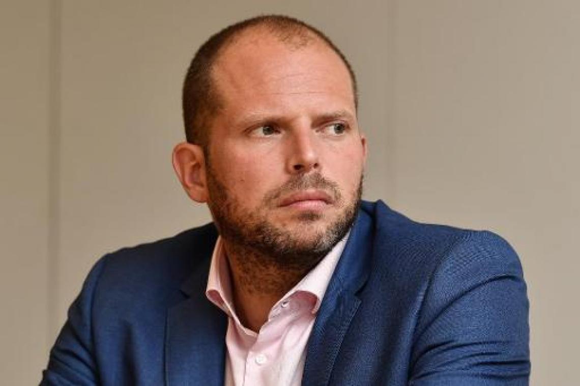 Francken vindt neergestoken transmigrant "vreselijk tragisch"