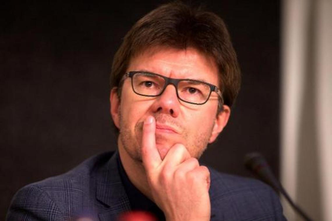 Minister Gatz laat dansgezelschap doorlichten