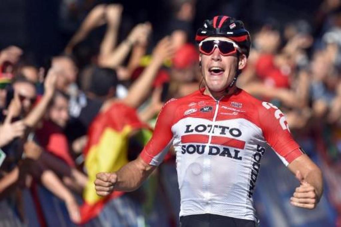 Jelle Wallays ontloopt massasprint in Vuelta voor ritzege