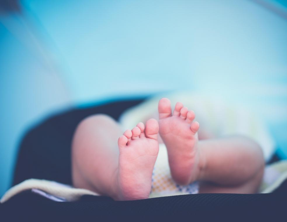Moeder gaat viraal op TikTok nadat ze het gewicht van haar pasgeboren baby deelt (video)
