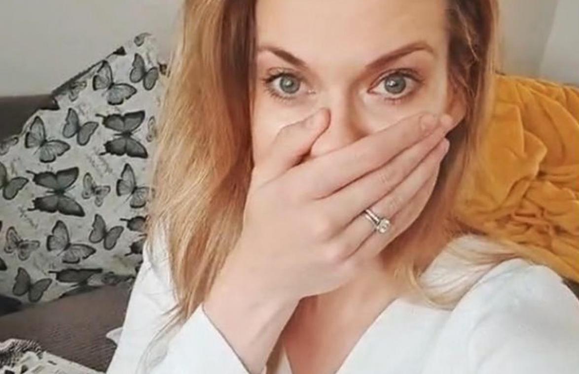 Radiopresentatrice stuurt ‘per ongeluk’ lingeriefoto naar personal trainer: «Zo gênant!»