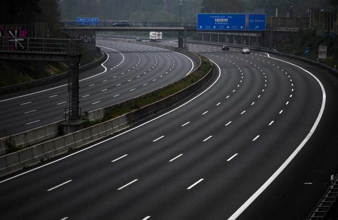 Man beseft na 50 kilometer dat hij zijn zwangere vriendin vergeten is op parking na plaspauze
