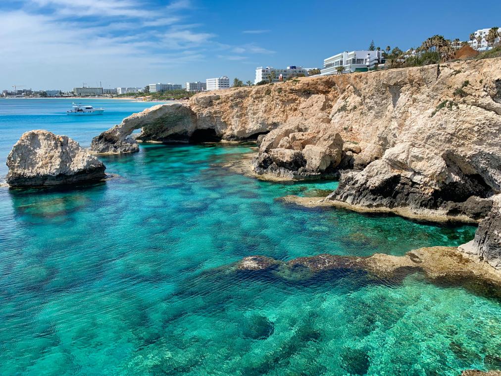 Het water van Ayia Napa in Cyprus.