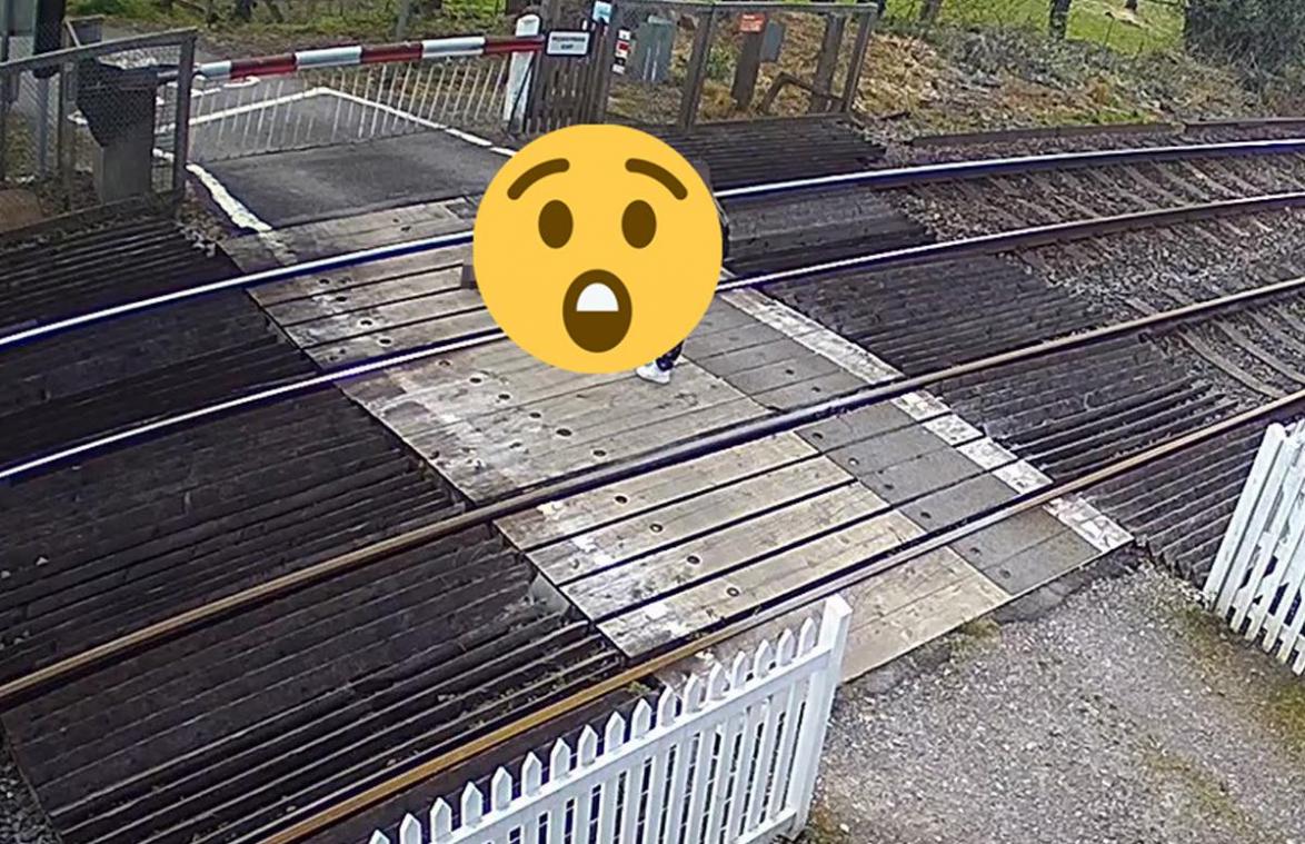Spoorwegbeheerder deelt foto van levensgevaarlijke actie van meisjes
