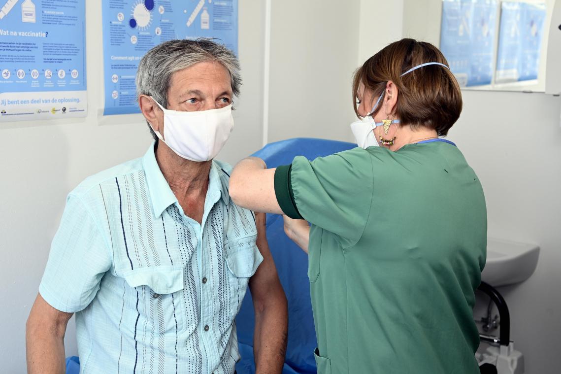CORONACIJFERS. Aantal patiënten in ziekenhuizen blijft stevig zakken