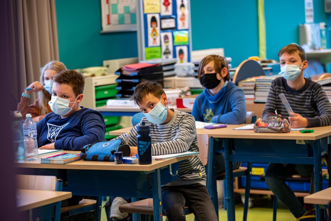 Scholieren mogen mondmasker na zomer thuis laten