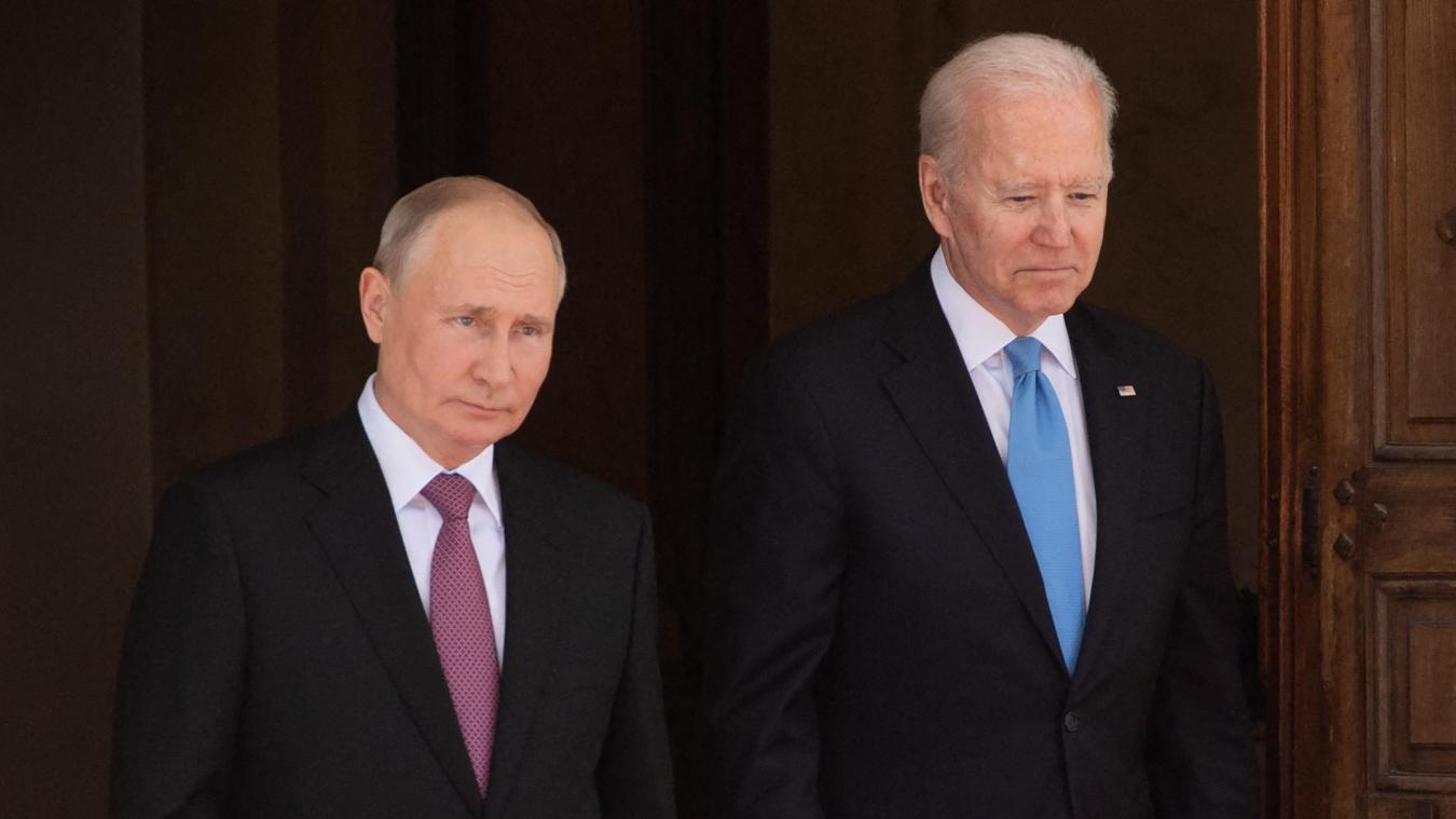 Rusland lacht met Bidens stropdas: «Alsof hij in de kindercollectie thuishoort»