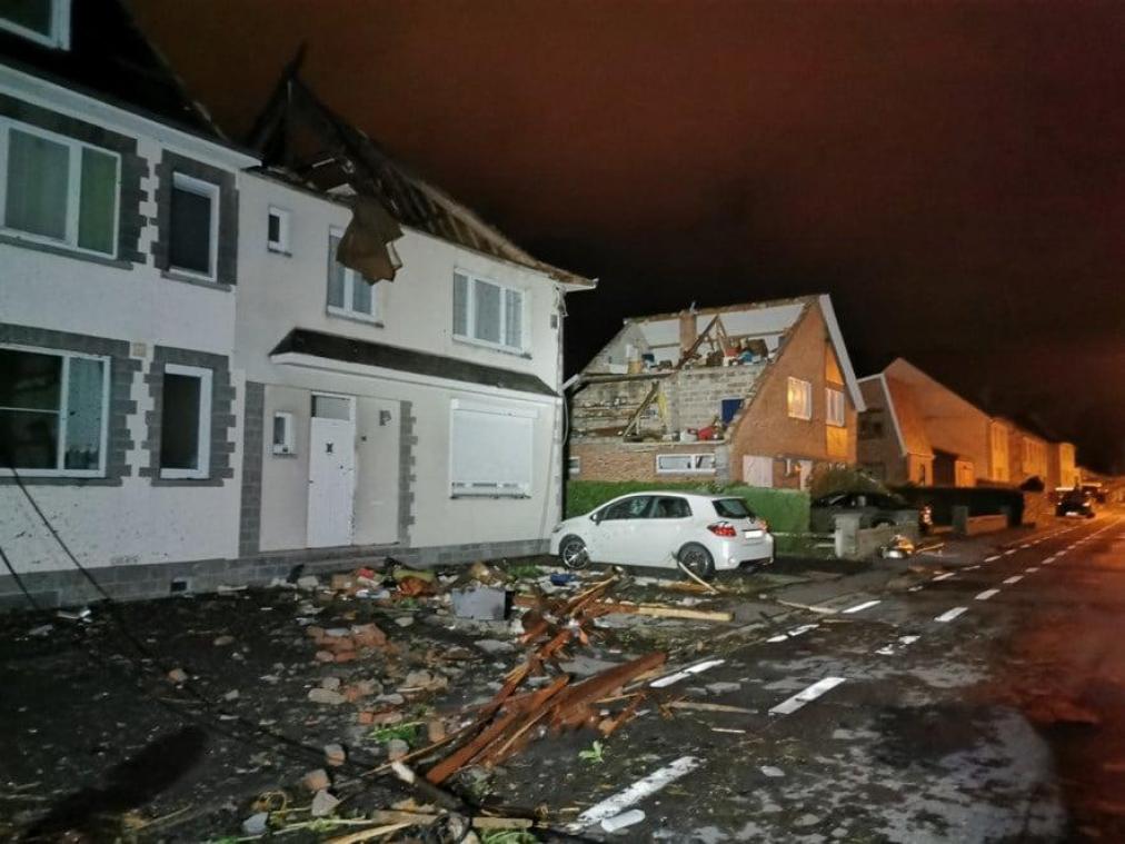 Schade wordt opgemeten na doortocht van kleine tornado in Beauraing (video’s)