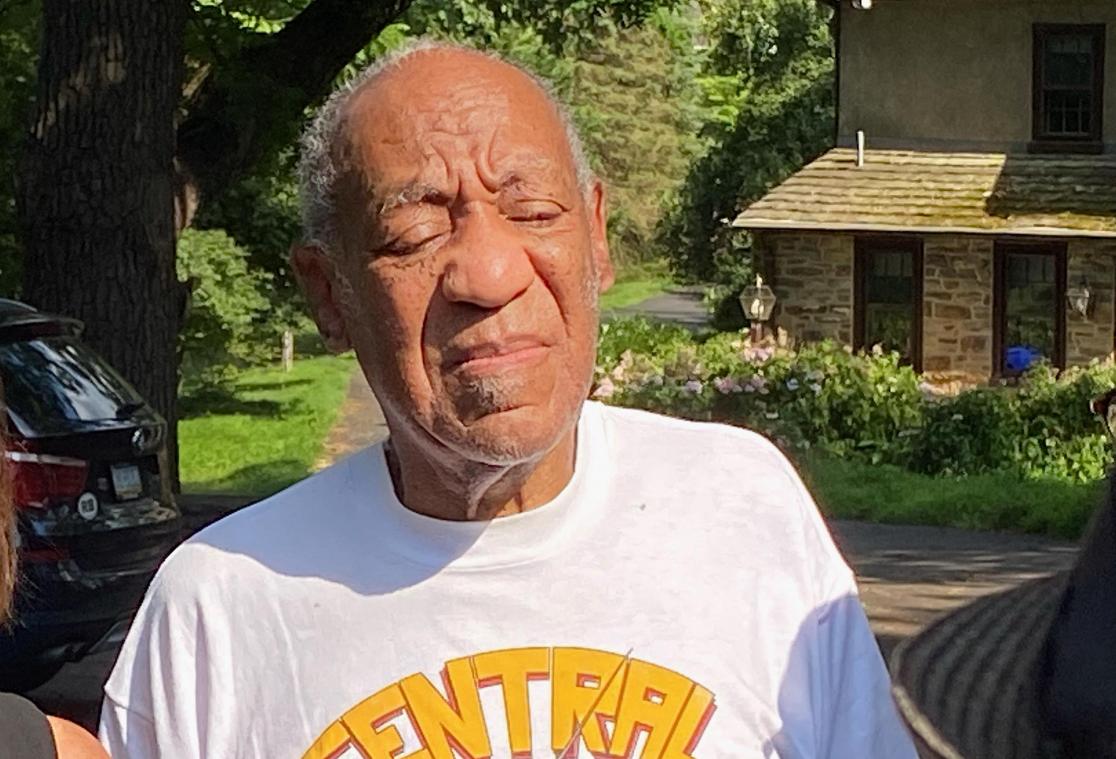Voor seksueel misbruik veroordeelde acteur Bill Cosby vrijgelaten na procedurefouten