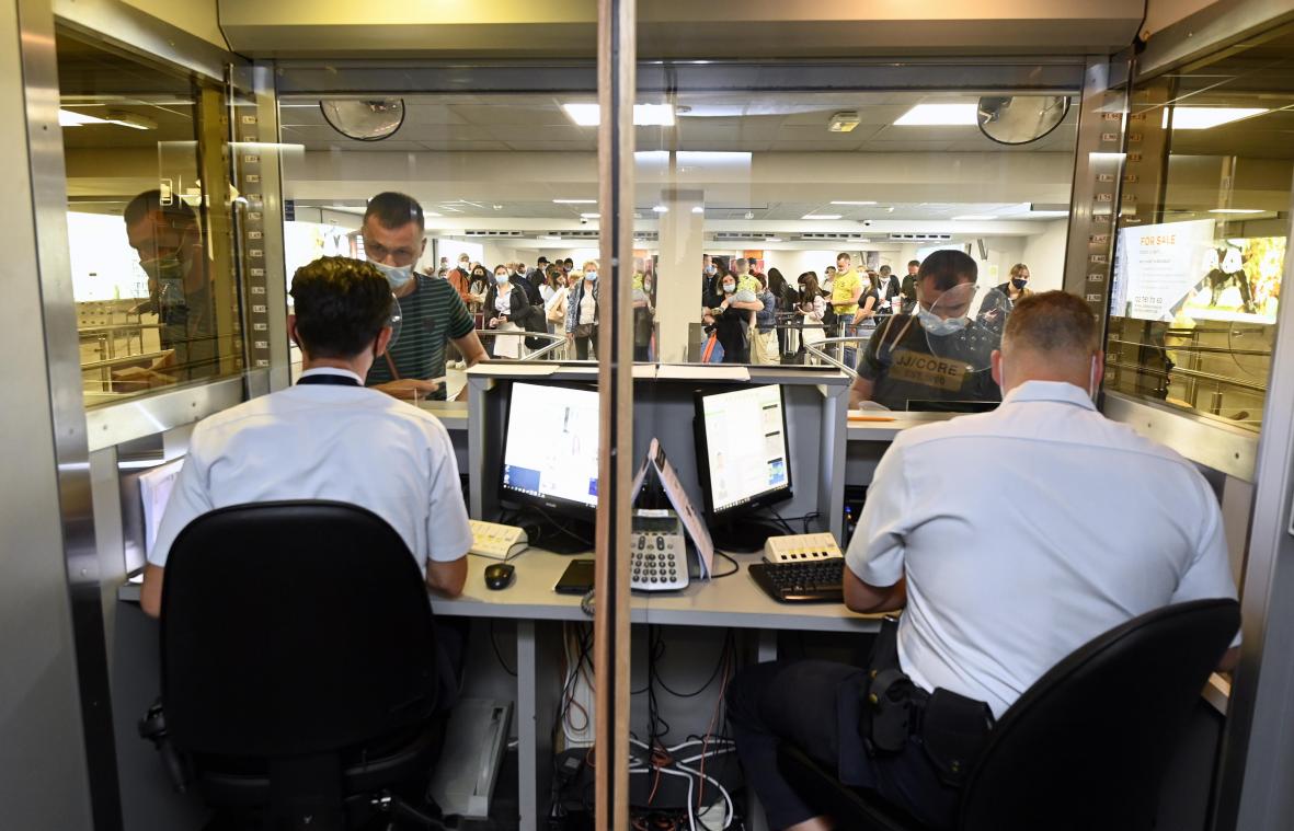 Vliegtuig op Brussels Airport ontruimd nadat man zonder documenten zich opsluit op toilet