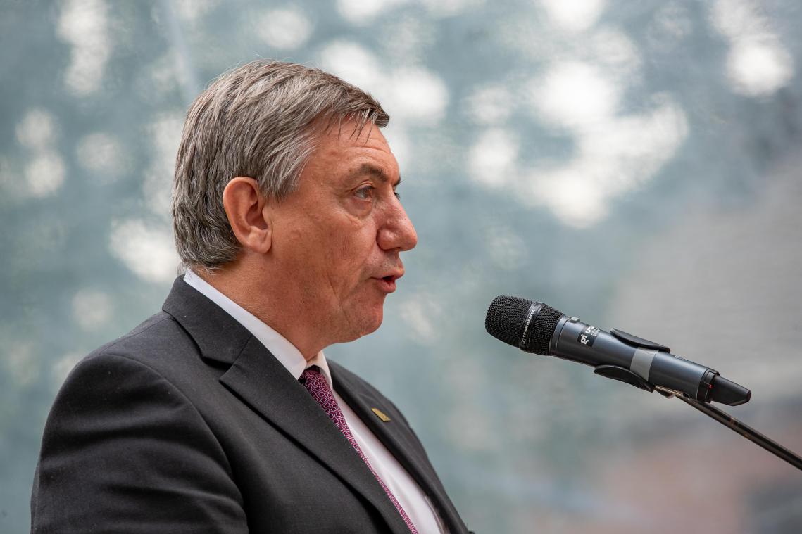 Jan Jambon houdt vast aan heropstart «min of meer normale leven» begin september