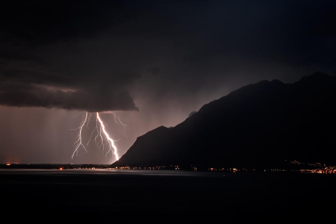 Elf mensen komen om bij maken van selfie tijdens storm