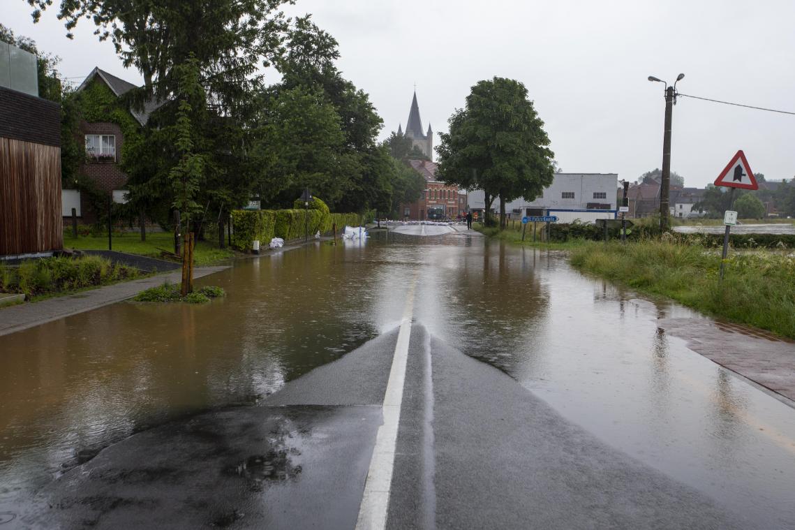 NOODWEER. NMBS raadt treinreizen in Luik, Namen en Luxemburg voorlopig af, geen provinciale fase voor noodweer in Limburg