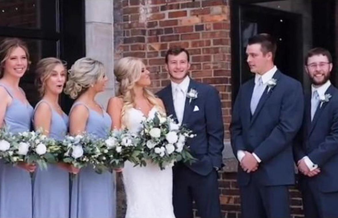 GÊNANT! Fotografe spreekt bruid aan met naam van ex van bruidegom: «Ik zou het huwelijk afzeggen!» (video)
